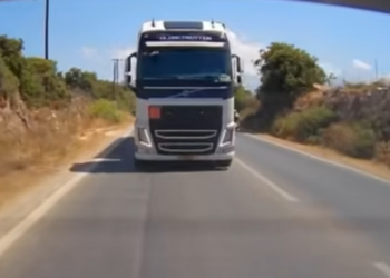 Χανιά: Σοκαριστική προσπέραση βυτιοφόρου σε δρόμο μεγάλης κίνησης – Αναζητείται ο οδηγός