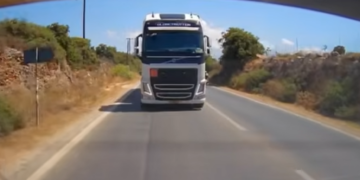 Χανιά: Σοκαριστική προσπέραση βυτιοφόρου σε δρόμο μεγάλης κίνησης – Αναζητείται ο οδηγός