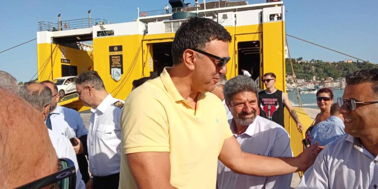 Ζάκυνθος: Σε εξέλιξη η επίσκεψη του Βασίλη Κικίλια – Συσκέψεις σε Λιμεναρχείο και Λιμενικό Ταμείο