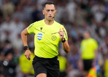 Ο διαιτητής του Ολυμπιακός - Ναϊμέγκεν - www.ertsports.gr