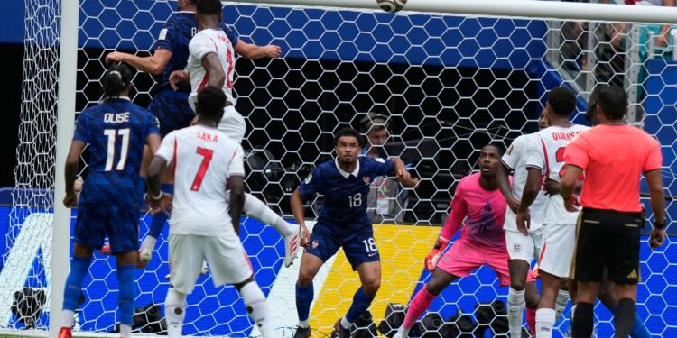 Φουριόζα η Αγγλία στον μικρό τελικό, 2-0 με κεφαλιά ο Κόνσα