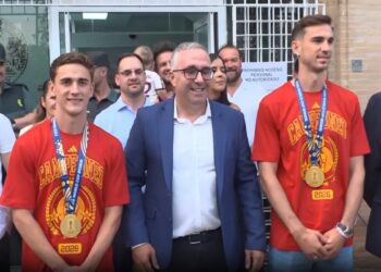 Τους... ζύγισαν με ντομάτες: Η ξεχωριστή υποδοχή σε Γκάβι και Φαμπιάν Ρουίθ (video) - www.ertsports.gr