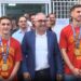 Τους... ζύγισαν με ντομάτες: Η ξεχωριστή υποδοχή σε Γκάβι και Φαμπιάν Ρουίθ (video) - www.ertsports.gr