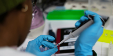 HIV – Συναγερμός από τον ΟΗΕ για νέα έξαρση της επιδημίας: «Δεκαετίες προόδου κινδυνεύουν»
