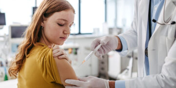 Ιστορικό ορόσημο: Το εμβόλιο HPV μηδένισε τους θανάτους από καρκίνο του τραχήλου της μήτρας στις νέες γυναίκες