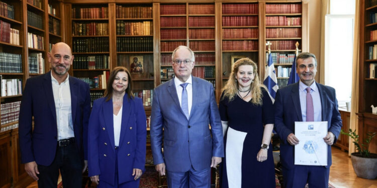 Ηχηρό μήνυμα υπέρ της πρόληψης: Ο Πρόεδρος της Δημοκρατίας υπέγραψε τη Χάρτα της Ελληνικής Πνευμονολογικής Εταιρείας