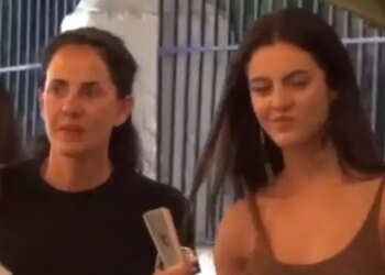 Εύη Αδάμ: Με την κόρη της, Δανάη Λιβιεράτου στα σοκάκια της Μυκόνου