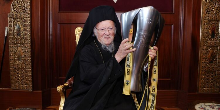 Το τρόπαιο της ΑΕΚ στο Φανάρι (video) - www.ertsports.gr
