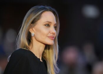 «Without Blood»: Η Αντζελίνα Τζολί μεταφέρει στη μεγάλη οθόνη το μυθιστόρημα του Αλεσάντρο Μπαρίκο