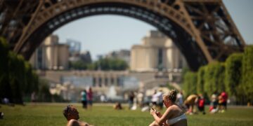 Οι Ευρωπαίοι ταξιδεύουν ασταμάτητα το 2026 αλλά αλλάζουν «χάρτη» λόγω κλίματος και κόστους