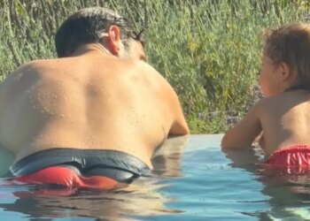 Ο Κωνσταντίνος Αργυρός στην Πύλο για διακοπές μαζί με την οικογένειά του, μετά τη συναυλία που έδωσε