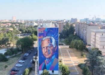 Τζόρτζιο Αρμάνι: Η γενέτειρά του απέκτησε μια εντυπωσιακή τοιχογραφία στη μνήμη του