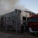 Υπό μερικό έλεγχο η φωτιά στο παλιό κτίριο του Θεάτρου Μπάντμιντον στο Πάρκο Γουδή – Έρευνα για τα αίτια