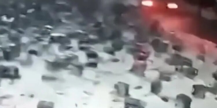 Φιλιππίνες: «Ποτάμι» από μπύρες σε αυτοκινητόδρομο - Έπεσαν 2.000 κιβώτια από φορτηγό