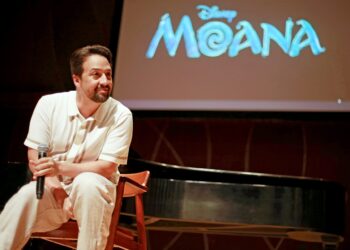 Ο Lin-Manuel Miranda απαντά στις ερωτήσεις του ΕΡΤnews