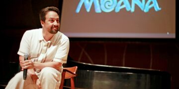 Ο Lin-Manuel Miranda απαντά στις ερωτήσεις του ΕΡΤnews