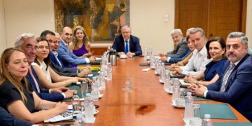 Θεοδωρικάκος: Από 31 Αυγούστου οι μειώσεις τιμών σε βασικά προϊόντα – Στόχος εκπτώσεις τουλάχιστον 5% στα νοικοκυριά