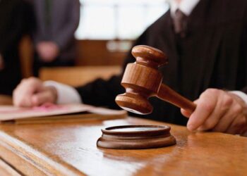 Καταδικάστηκαν δύο αστυνομικοί για βιασμό 19χρονης σε αστυνομικό τμήμα – Ελεύθεροι με αναστολή