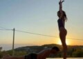 Η Ντορέττα Παπαδημητρίου και ο Γιώργος Γεροντιδάκης μετρούν αντίστροφα για τις διακοπές με ένα τρυφερό βίντεο
