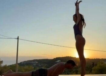 Η Ντορέττα Παπαδημητρίου και ο Γιώργος Γεροντιδάκης μετρούν αντίστροφα για τις διακοπές με ένα τρυφερό βίντεο