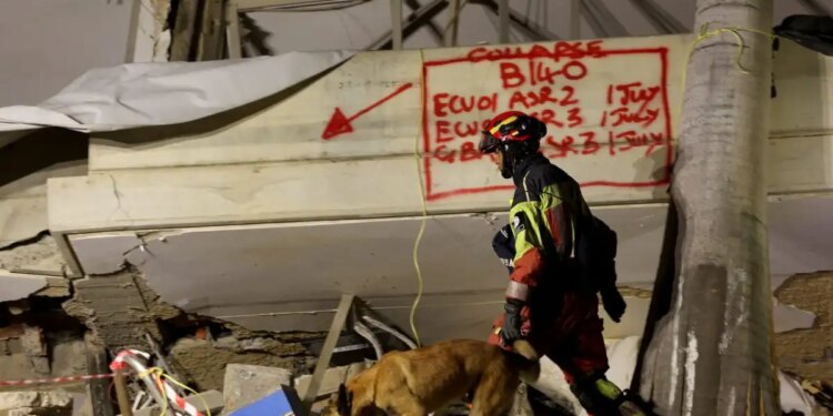 Πόσες ημέρες μπορεί να μείνει ζωντανός ένας άνθρωπος κάτω από τα ερείπια μετά από σεισμό - Το σωτήριο «κενό επιβίωσης»