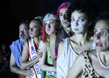 Η «Ειρήνη» του Αριστοφάνη ταξιδεύει σε όλη την Ελλάδα – Πρεμιέρα στην Επίδαυρο με την υπογραφή Καραθάνου και Δεληβοριά