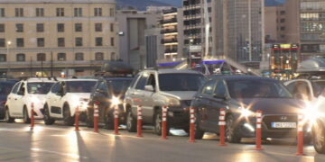 Πρώτη μεγάλη έξοδος του καλοκαιριού: Πάνω από 90.000 επιβάτες στα πλοία το τριήμερο – Στο «κόκκινο» λιμάνια και εθνικές οδοί