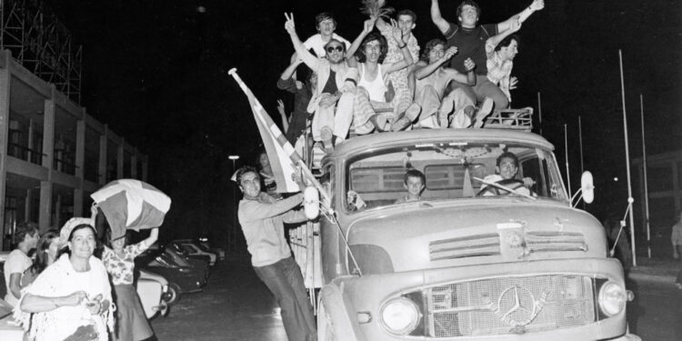 24 Ιουλίου 1974: Η νύχτα που επέστρεψε η Δημοκρατία στην Ελλάδα