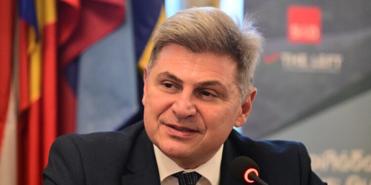 N. Φαραντούρης: Η απόσπαση της συζύγου μου στη ΜΕΑ έγινε νόμιμα και με βάση τα προσόντα της