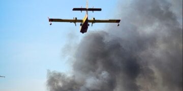 Λακωνία: Φωτά σε χαμηλή βλάστηση στον Αγερανό Γυθείου