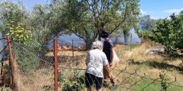 Πυρκαγιά σε αγροτοδασική έκταση στην Οινούσσα Σερρών – Μήνυμα 112 στους κατοίκους