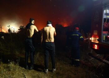 Θεσσαλονίκη: Νέο μήνυμα του 112 για τη φωτιά στο Ωραιόκαστρο – «Παραμείνετε σε εσωτερικούς χώρους, κλείστε πόρτες, παράθυρα»