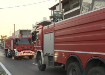 Φωτιά σε επιχείρηση στο Μενίδι – Διακοπή κυκλοφορίας σε τμήμα της Λεωφόρου Δημοκρατίας