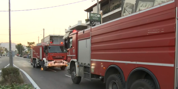Φωτιά σε επιχείρηση στο Μενίδι – Διακοπή κυκλοφορίας σε τμήμα της Λεωφόρου Δημοκρατίας