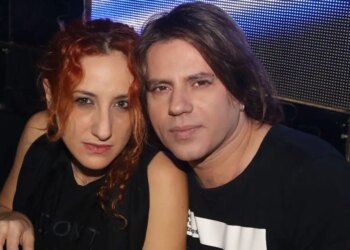 Ο Δημήτρης Κοργιαλάς και η Φωτεινή Ψυχίδου βαφτίζουν τον 9χρονο γιο τους στις 22 Ιουλίου