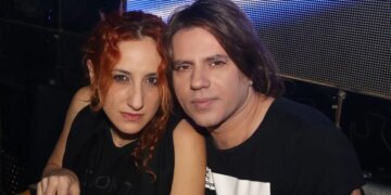 Ο Δημήτρης Κοργιαλάς και η Φωτεινή Ψυχίδου βαφτίζουν τον 9χρονο γιο τους στις 22 Ιουλίου