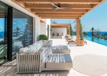 Fouquet’s Mykonos: Όταν η γαλλική φινέτσα συναντά τη μαγεία του Αιγαίου προσφέρει μία μοναδική εμπειρία