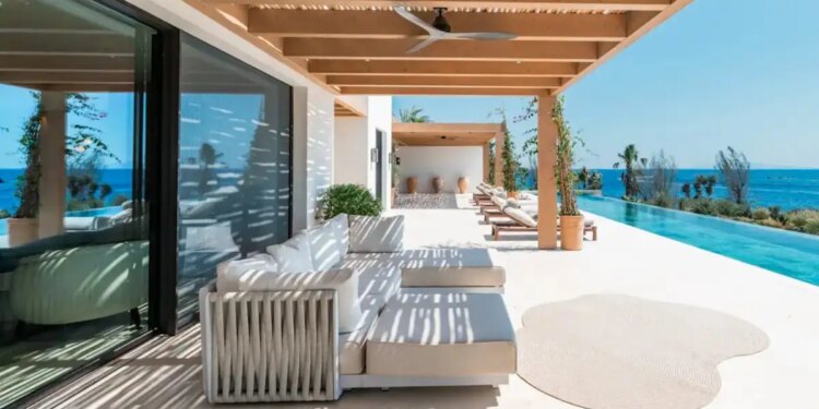 Fouquet’s Mykonos: Όταν η γαλλική φινέτσα συναντά τη μαγεία του Αιγαίου προσφέρει μία μοναδική εμπειρία