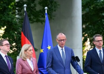 Γερμανία: Ο Φρίντριχ Μερτς έκανε ανασχηματισμό - Η παραίτηση του Γενς Σπαν που έφερε αλλαγές και τα νέα πρόσωπα