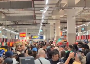 Κύμα καύσωνα και αισχροκέρδειας στη Γαλλία: Έπαιξαν ξύλο για να αγοράσουν κλιματιστικά 179 ευρώ και τα πουλούν έως και 700
