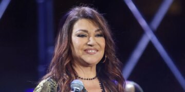 Καίτη Γαρμπή: «Έχω πρόβλημα με τη φωνή μου» είπε κατά τη διάρκεια συναυλίας της στη Βαμβακού Λακωνίας
