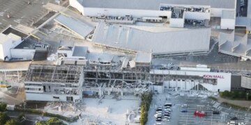 Έκρηξη σε εμπορικό κέντρο στην Ιαπωνία μετά τον σεισμό 7,1 Ρίχτερ: Πληροφορίες για πολλούς εγκλωβισμένους