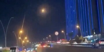 Οι ΗΠΑ σφυροκοπούν το Ιράν για έκτη συνεχόμενη νύχτα, νέες απειλές από την Τεχεράνη