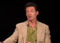 Ο Hugh Jackman για τον νέο, σκοτεινό Robin Hood: «Με ενδιέφερε περισσότερο η δύναμη των μύθων παρά ο ίδιος ο θρύλος»
