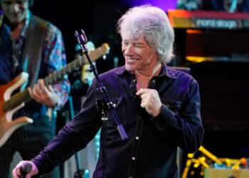 Ανησυχία για τον Jon Bon Jovi: Διέκοψε συναυλία του στη Νέα Υόρκη λόγω προβλήματος με τη φωνή του