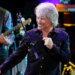 Ανησυχία για τον Jon Bon Jovi: Διέκοψε συναυλία του στη Νέα Υόρκη λόγω προβλήματος με τη φωνή του