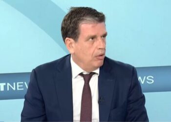 Καιρίδης στο ΕΡΤnews: Το ΠΑΣΟΚ σπάει μία παράδοση – Όλες οι πρόσφατες αναθεωρήσεις έγιναν με συμφωνία της Αξ. αντιπολίτευσης
