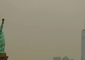 Ο καπνός από τις φωτιές στον Καναδά «έπνιξε» πόλεις των ΗΠΑ - Απόκοσμες εικόνες