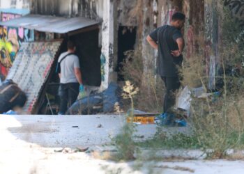 Κυψέλη: Σε γυναίκα παραπέμπει η σορός που βρέθηκε σε βαλίτσα σε εγκαταλελειμμένο κτήριο της οδού Ευελπίδων - ertnews.gr