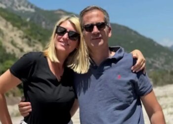 Η Σία Κοσιώνη και ο Κώστας Μπακογιάννης έκλεισαν οκτώ χρόνια γάμου με μία τρυφερή φωτογραφία: «Από το 8 ως το άπειρο»